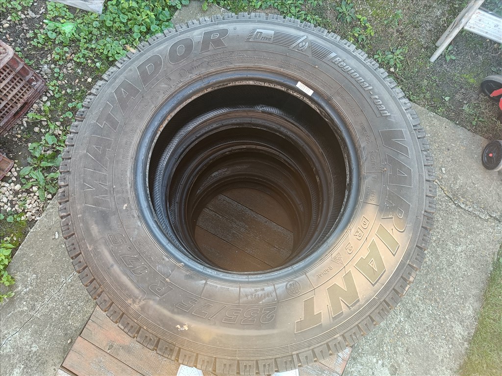  235/7517,5" újszerű Matador teherautó gumi gumi 2. kép