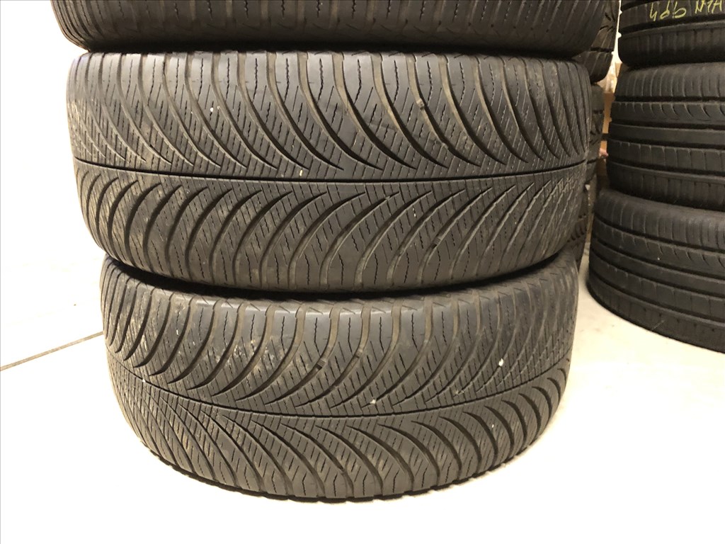 235/50/18 négyévszakos gumi 235 50 18 GoodYear 3. kép