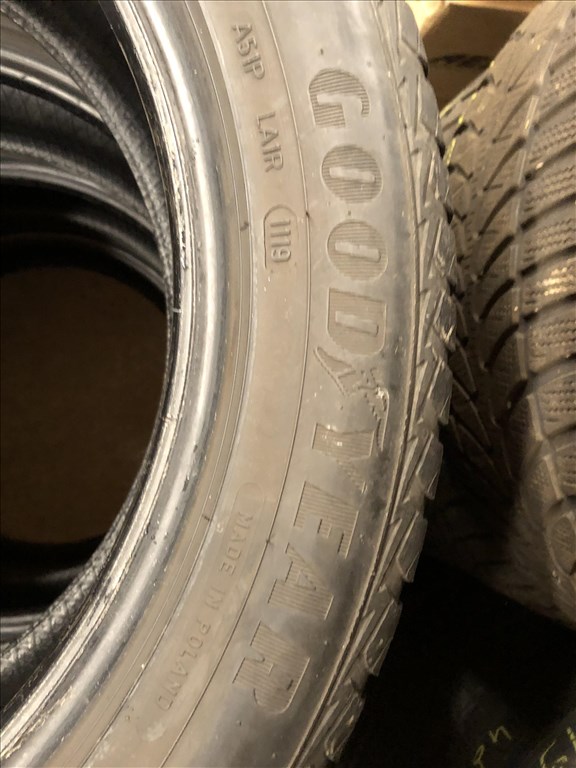 235/50/18 négyévszakos gumi 235 50 18 GoodYear 6. kép