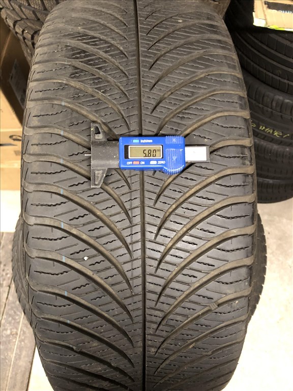 235/50/18 négyévszakos gumi 235 50 18 GoodYear 8. kép