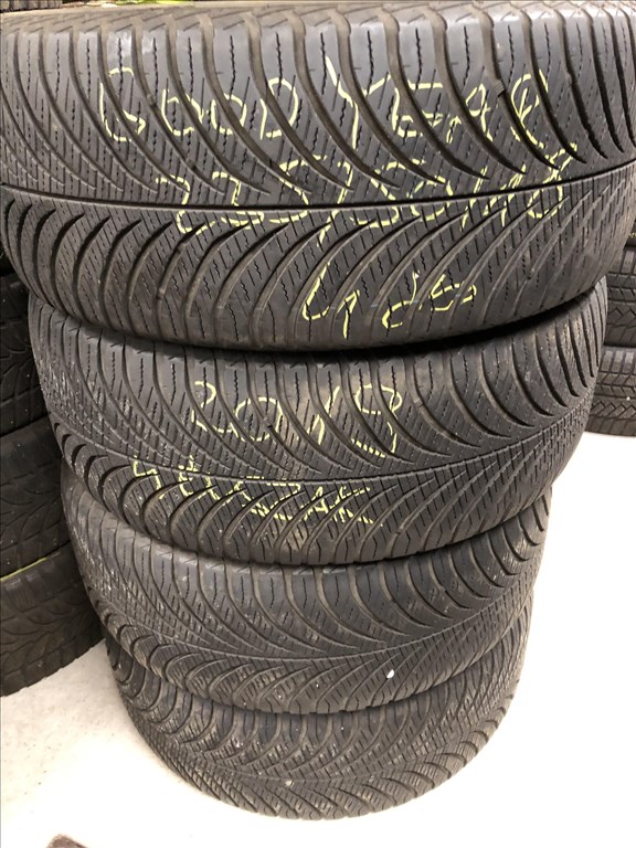 235/50/18 négyévszakos gumi 235 50 18 GoodYear 10. kép