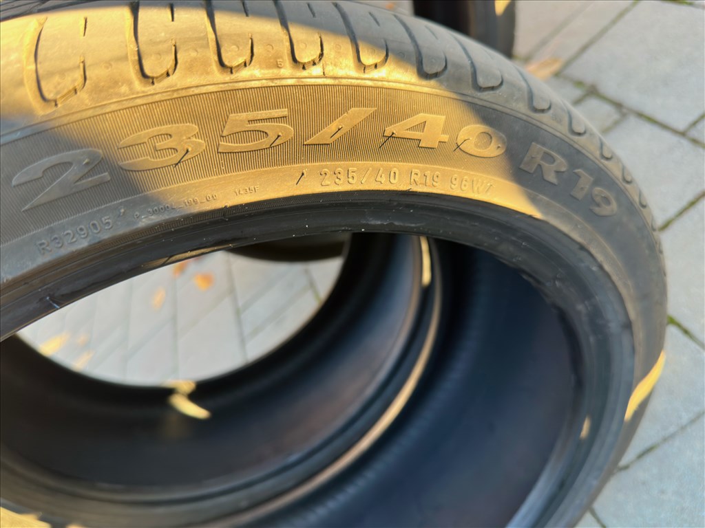  235/4019" használt Pirelli nyári gumi gumi 3. kép