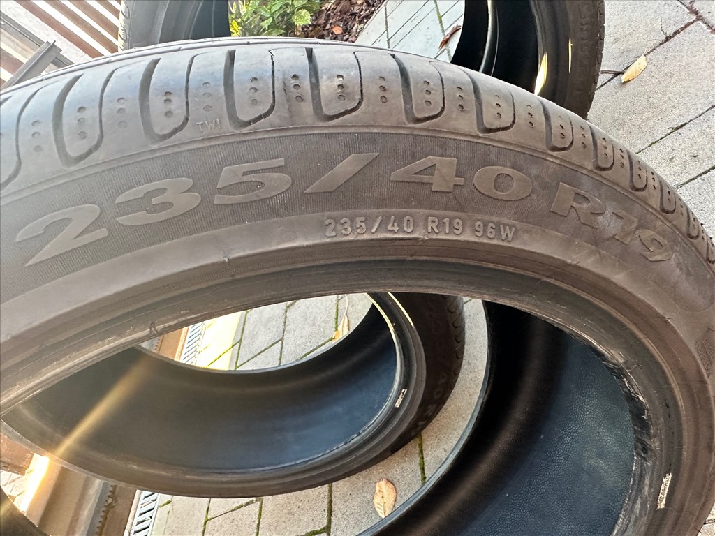  235/4019" használt Pirelli nyári gumi gumi 4. kép