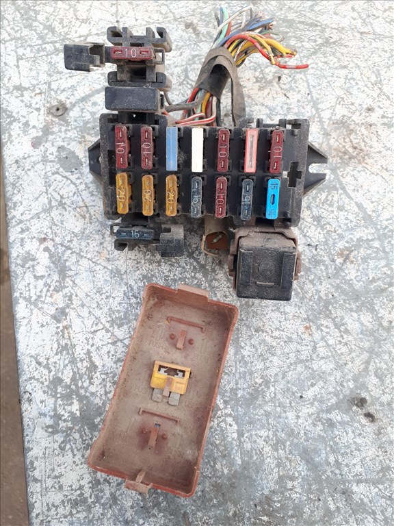 Suzuki Swift III 1.0 GL 1998  biztosítéktábla  1. kép