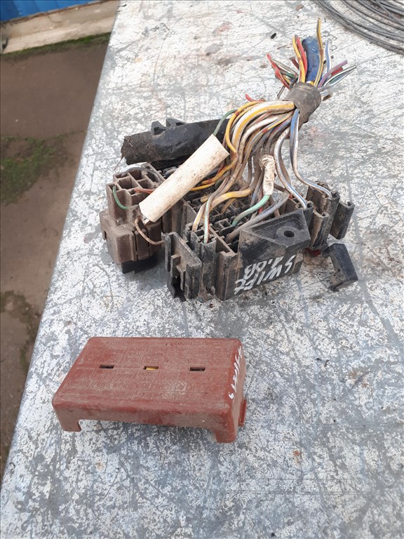 Suzuki Swift III 1.0 GL 1998  biztosítéktábla  2. kép