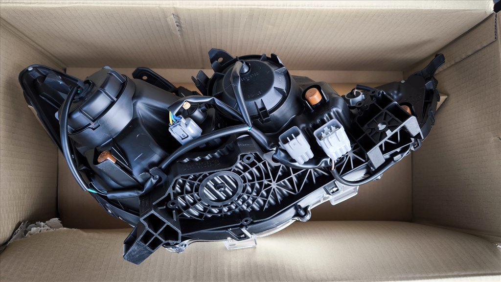 Mitsubishi ASX gyári új bal első fényszóró  8301b587 3. kép