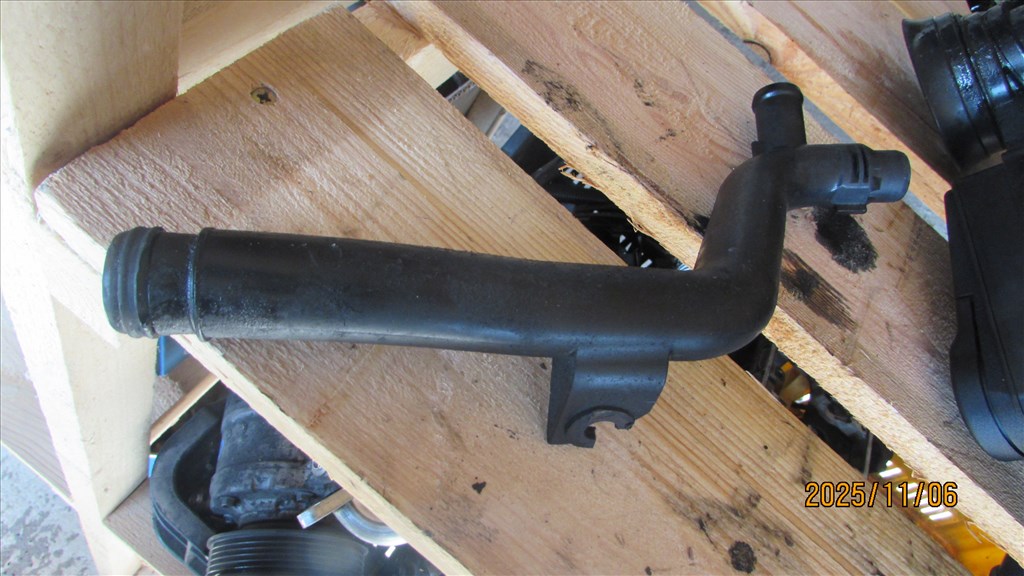 Audi A4 (B8 - 8K) 2.0 TDI quattro vízcső 03l121065k 1. kép