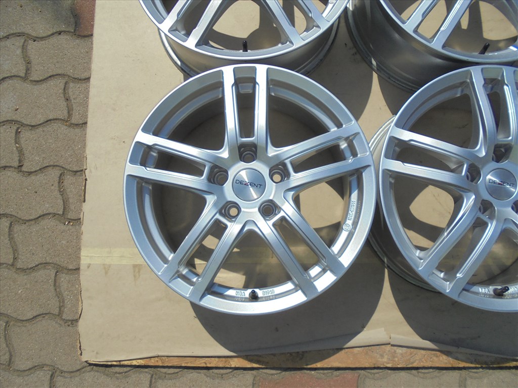 Újszerű 17-es Dezent alufelni eladó 3. kép
