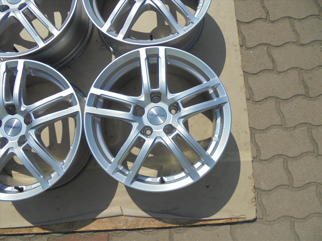 Újszerű 17-es Dezent alufelni eladó 5. kép
