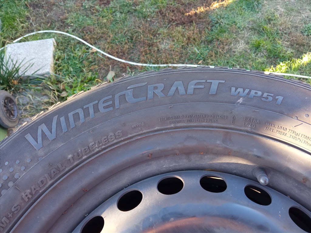 Ford 5x108 lyukosztású 16"lemezfelni,  215/60 Kumho téli gumival eladó. 3. kép