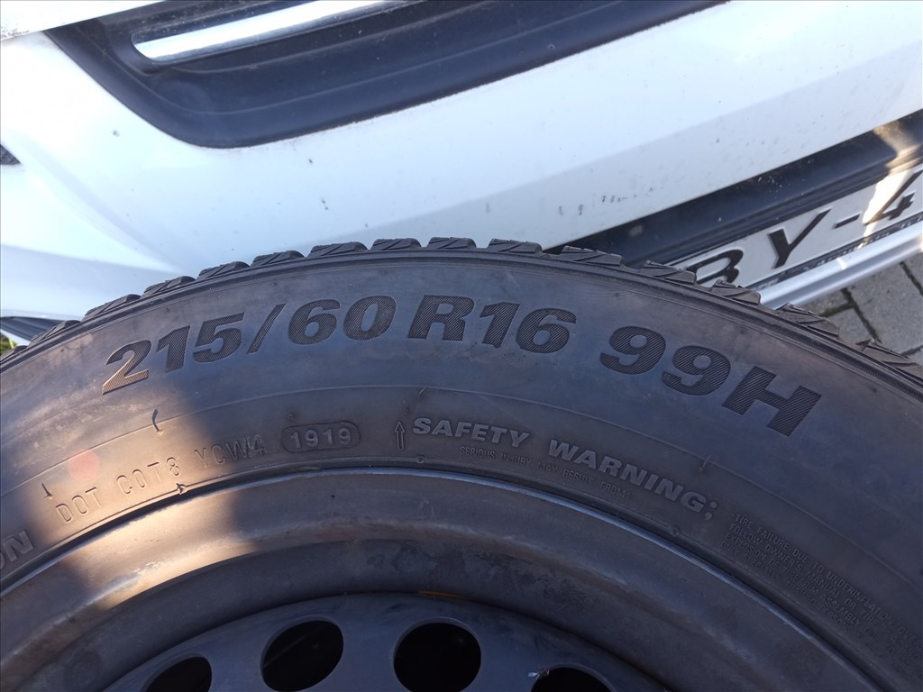  Ford 5x108 lyukosztású 16"lemezfelni,  215/60 Kumho téli gumival eladó. 4. kép