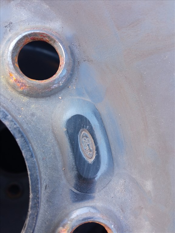  Ford 5x108 lyukosztású 16"lemezfelni,  215/60 Kumho téli gumival eladó. 6. kép