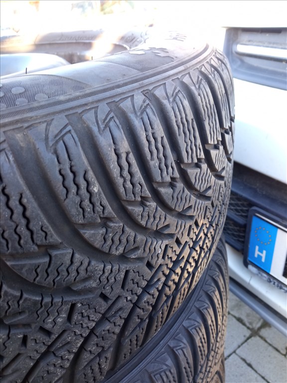  Ford 5x108 lyukosztású 16"lemezfelni,  215/60 Kumho téli gumival eladó. 7. kép