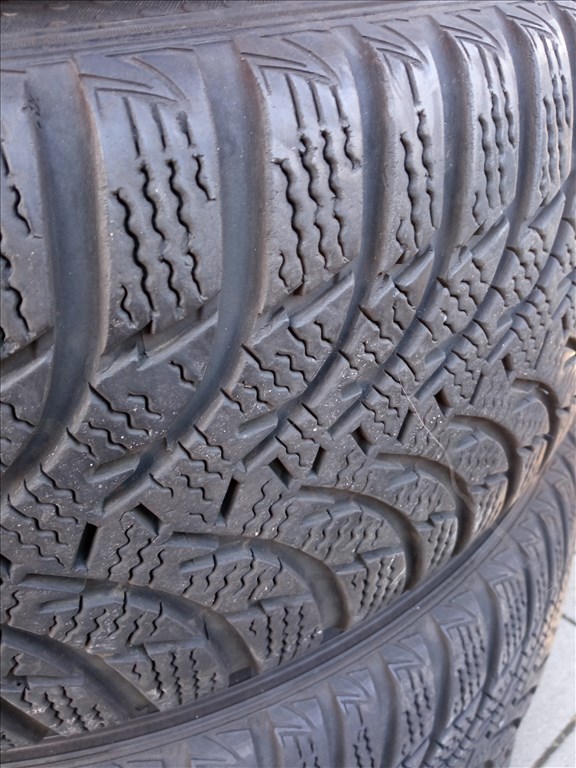  Ford 5x108 lyukosztású 16"lemezfelni,  215/60 Kumho téli gumival eladó. 8. kép