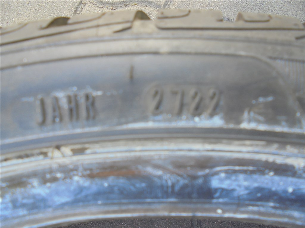 255/35 R19" 1 db újszerű Goodyear téli gumi eladó 4. kép
