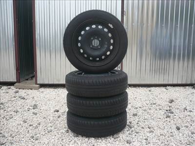  Renault Clio III felni nyárigumival 