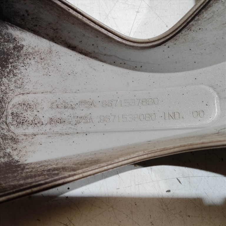 209521 Citroen C3 Picasso 16"-os dísztárcsa a képen látható állapotban 9671537880 3. kép