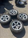  5x120 lyukosztású 16" újszerű (gyári felni) alufelni, rajta 205/55 újszerű Points téli gumi gumi 