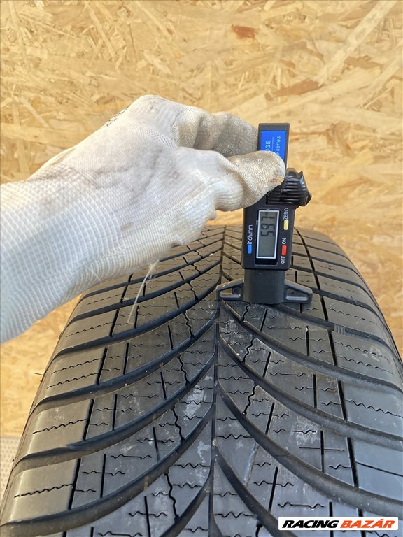  235/6017" használt Goodyear négyévszakos gumi gumi 3. kép
