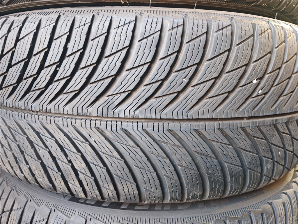 245/4019" újszerű Michelin téli gumi gumi 1. kép
