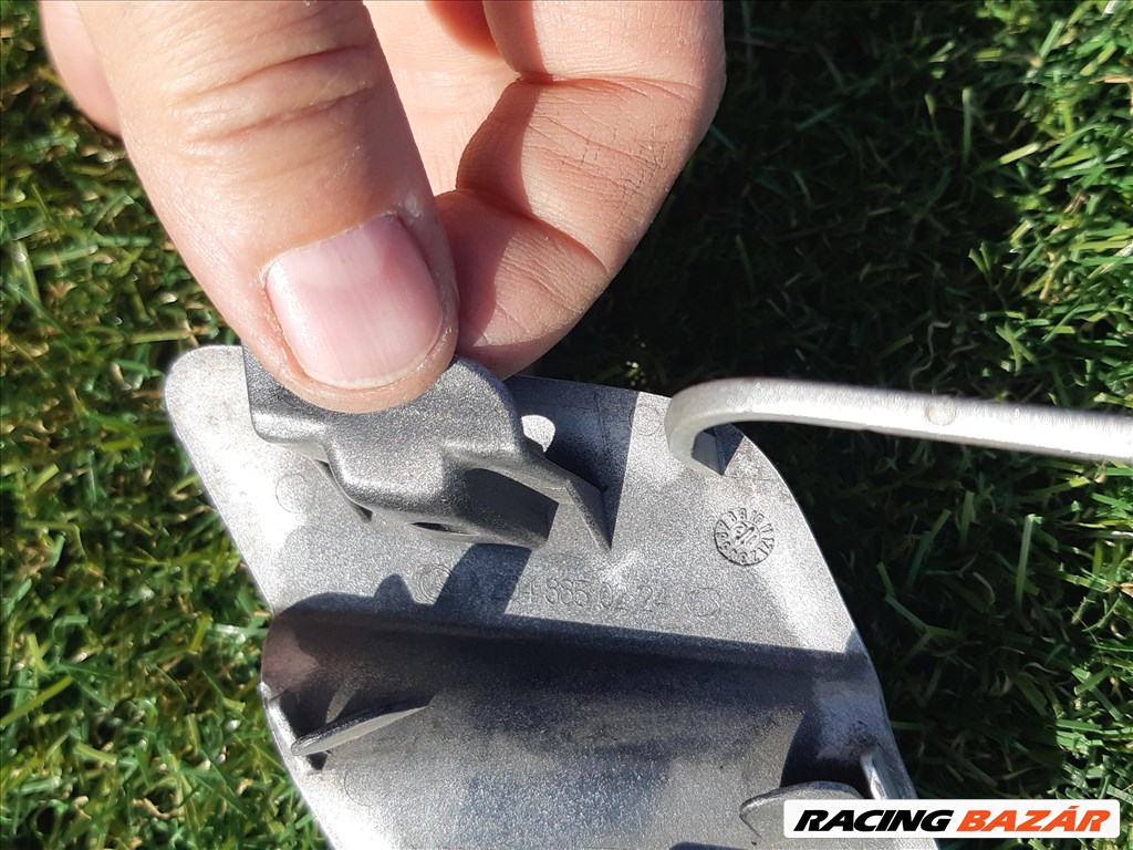 Audi TT 8S (nem S-line kivitel) első lökhárító vonószem takarófedél  8s0807241gru 3850424 4. kép