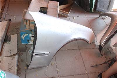 Mercedes C-osztály W203 Jobb első sárvédő 