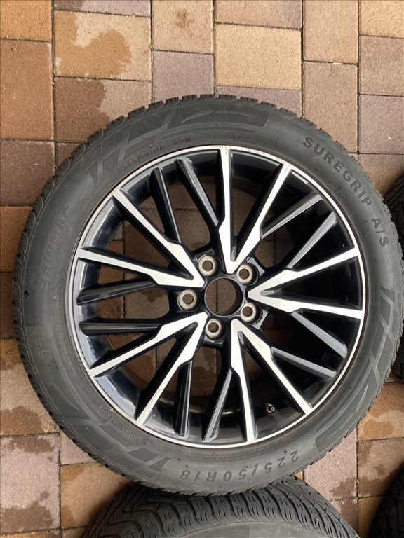 TOYOTA CHR ALUFELNI GARNITÚRA 225/50 r18 NÉGYÉVSZAKOS GUMIKKAL ELADÓ ! 2. kép