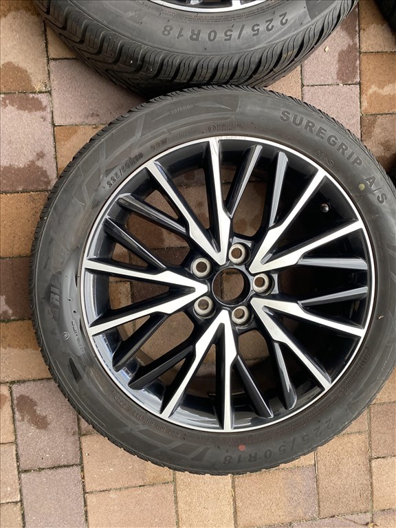 TOYOTA CHR ALUFELNI GARNITÚRA 225/50 r18 NÉGYÉVSZAKOS GUMIKKAL ELADÓ ! 3. kép