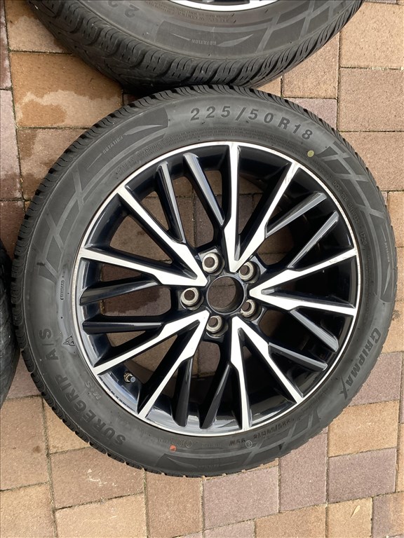 TOYOTA CHR ALUFELNI GARNITÚRA 225/50 r18 NÉGYÉVSZAKOS GUMIKKAL ELADÓ ! 4. kép