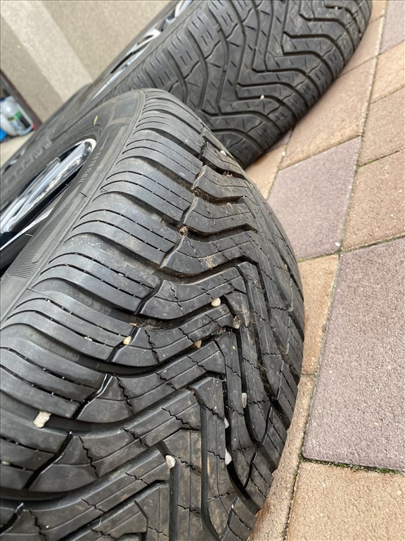 TOYOTA CHR ALUFELNI GARNITÚRA 225/50 r18 NÉGYÉVSZAKOS GUMIKKAL ELADÓ ! 6. kép