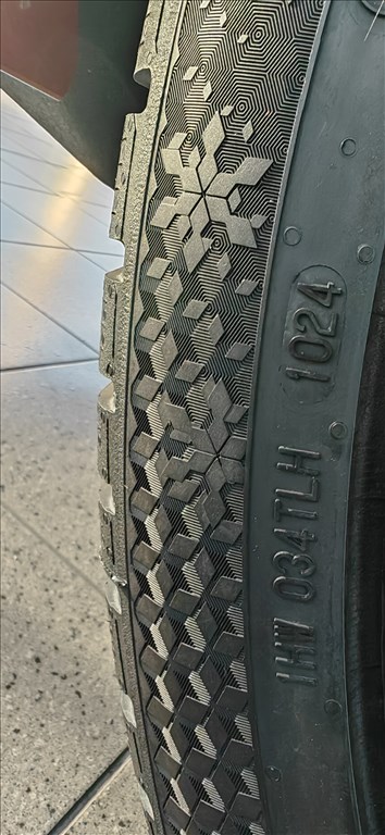  285/3522" új Continental téli gumi gumi 4. kép