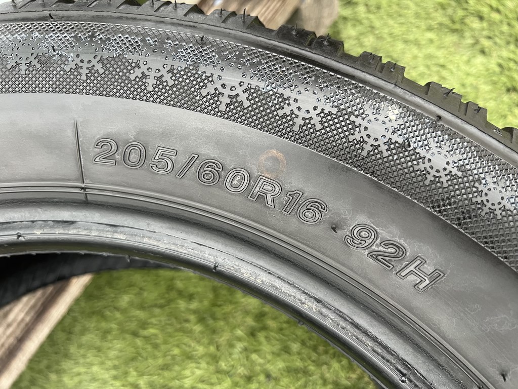 205/60 R16 Lassa Snoways 4 téli gumi 5mm 4. kép