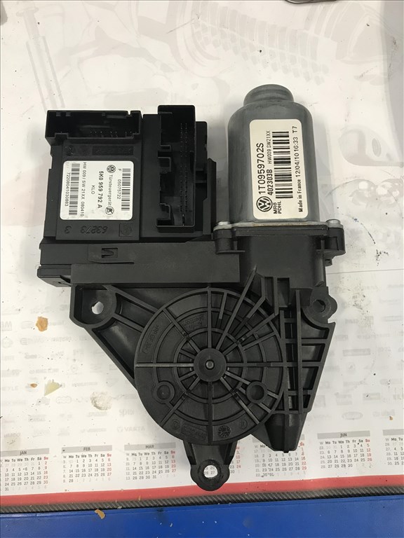 Skoda Octavia II FL * jobb első ablakemelő motor 5k0959792a 1. kép