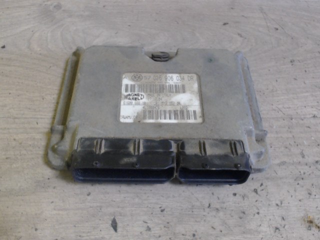 VOLKSWAGEN GOLF IV. Motorvezérlő egység ECU PCM modul 1. kép