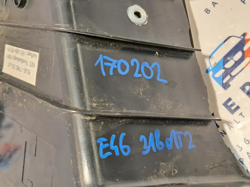 BMW E46 compact sedan touring gyári M paket packet lábpihentetõ lábtartó láb pihentetõ tartó mûanyag borítás - hibás  5. kép