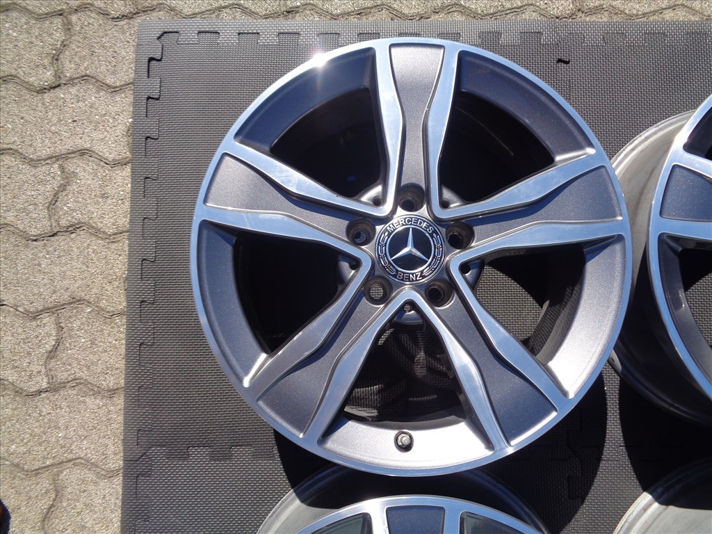 Mercedes gyári alufelni 17-es, szenzorral, grafit-polir újszerűen eladó. 2. kép