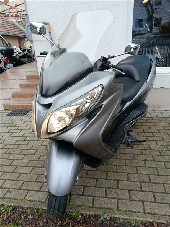 Suzuki Burgman 400 (2009) 2. kép