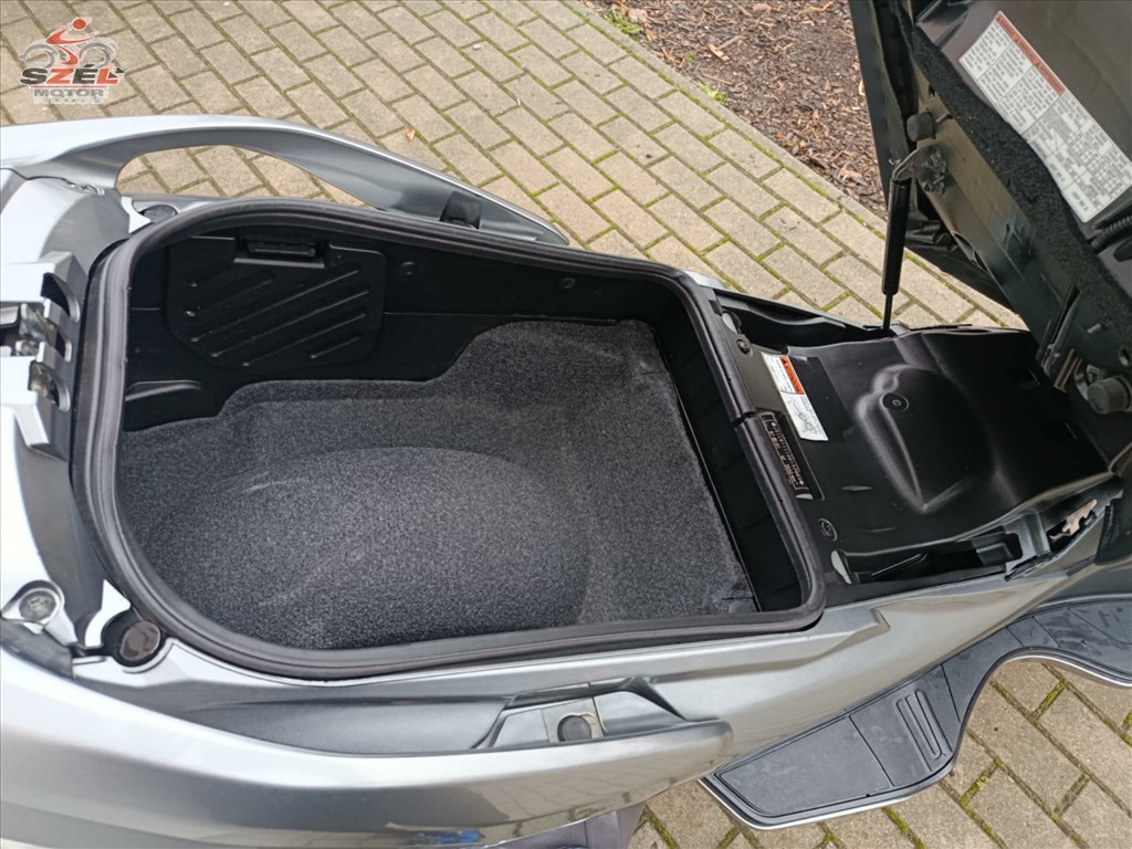 Suzuki Burgman 400 (2009) 8. kép