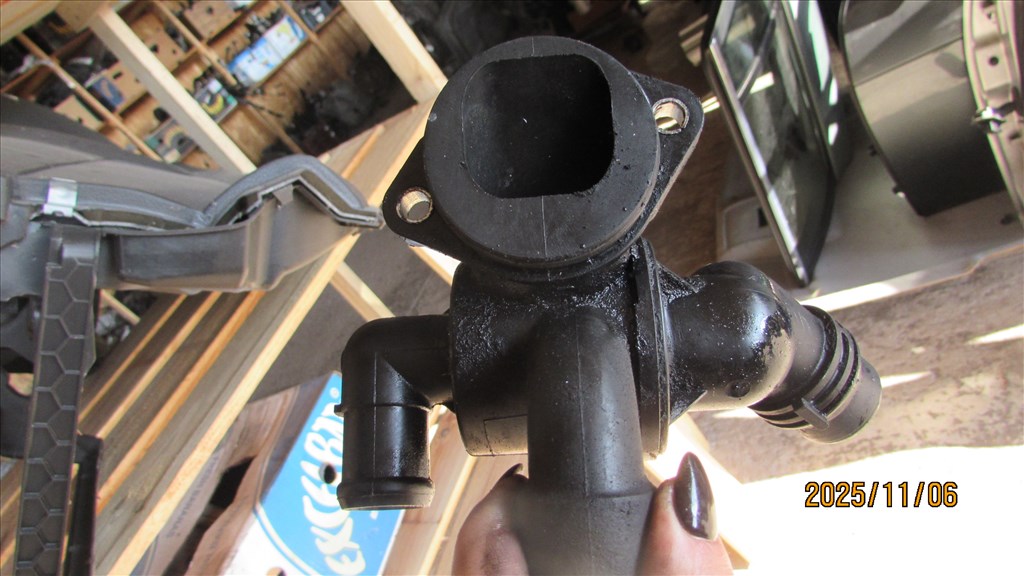 Audi A4 (B8 - 8K) 2.0 TDI quattro termosztát 03l121111ad 1. kép