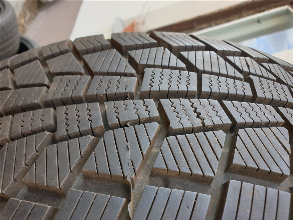  215/50 17 Viking WinTech 5. kép