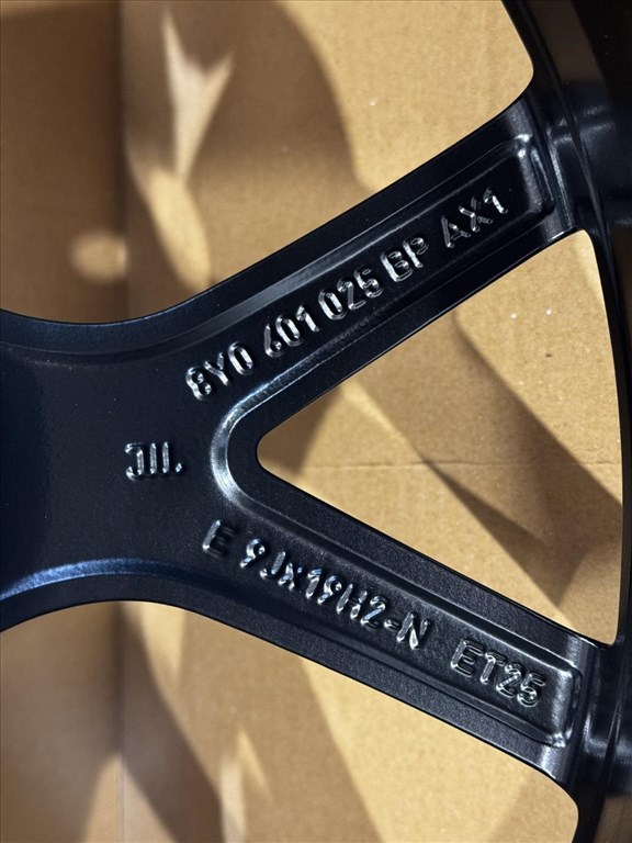 R19 Original audi 9J ET25 - 8Y0 601 025BP / 8Y0601025BP 1db alufelni felni 2. kép