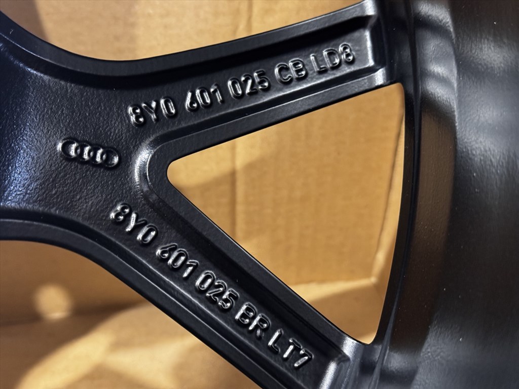 R19 Original audi 9J ET25 - 8Y0 601 025BP / 8Y0601025BP 1db alufelni felni 6. kép