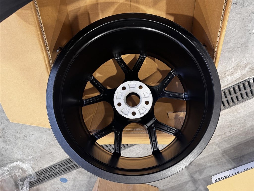 R19 Original audi 9J ET25 - 8Y0 601 025BP / 8Y0601025BP 1db alufelni felni 7. kép