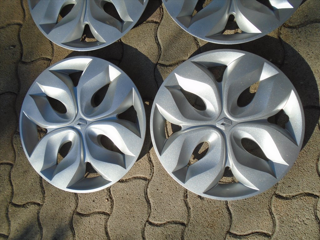 Renault 15" gyári dísztárcsa garnitúra eladó 2. kép