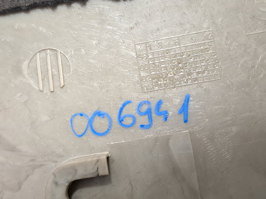 BMW E46 sedan fekete féklámpa pótféklámpa takaró tetõkárpit borítás - hibákkal  7. kép