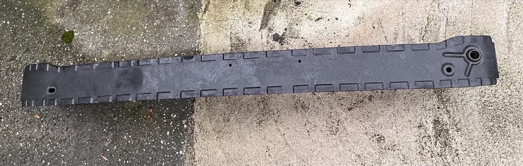 Ford Focus Mk3 HÁTSÓ LÖKHÁRÍTÓ MEREVÍTŐ VAS KOMBI 1. kép