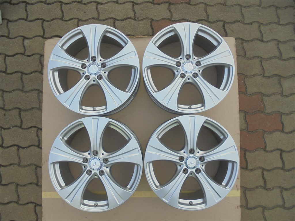 Újszerű Gyári 18-as szenzoros Mercedes alufelni eladó 1. kép