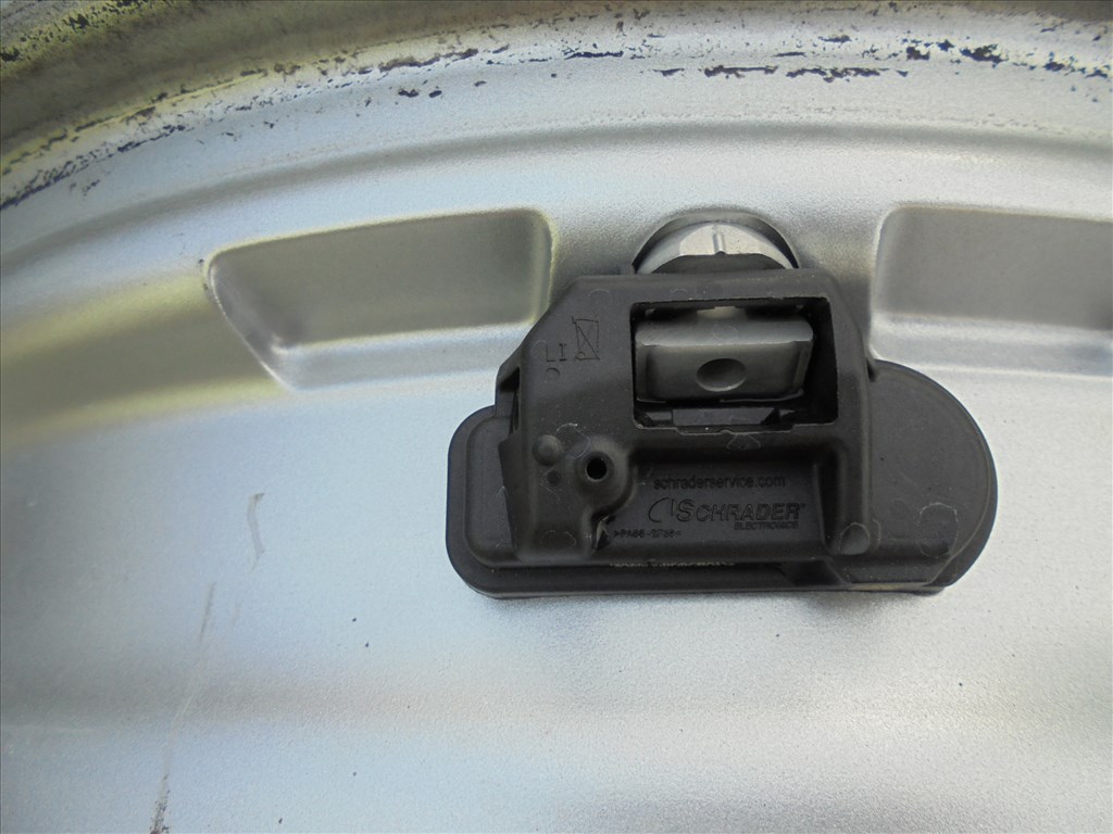 Újszerű Gyári 18-as szenzoros Mercedes alufelni eladó 6. kép