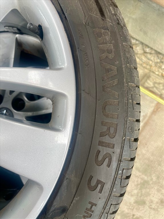  235/45 R18 Y XL  Barum BRAVURIS 5 újszerű nyári gumi DOT 0124 5. kép