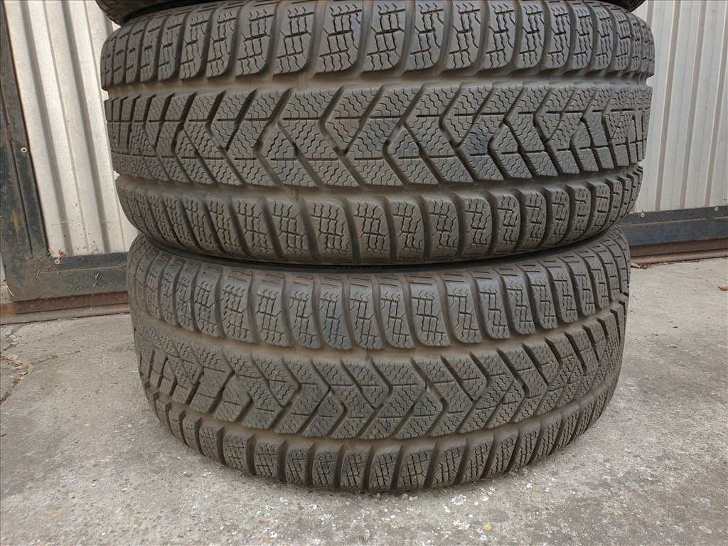  225/45 17 Pirelli Sottozero3 2. kép